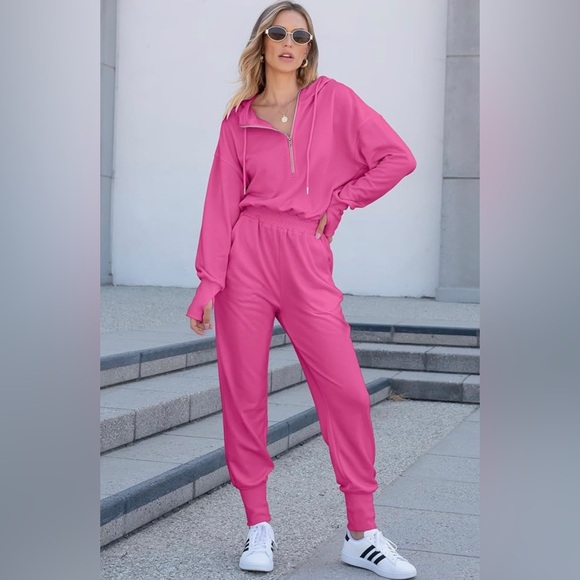 Pants - Women's pink jumpsuit size medium (NEW WITHOUT TAGS)